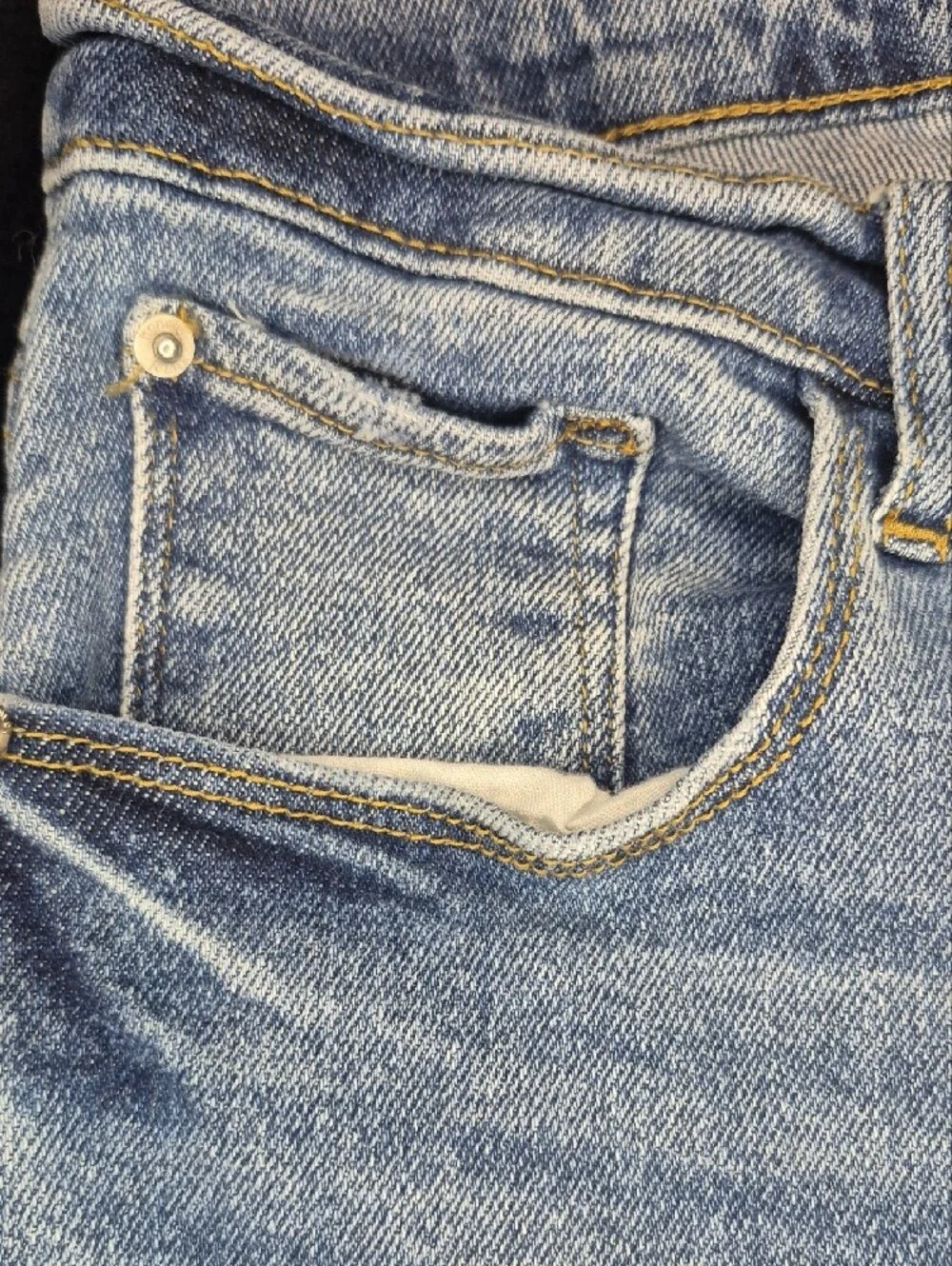 Kensie Light Blue Ankle Crop Slim Jeans